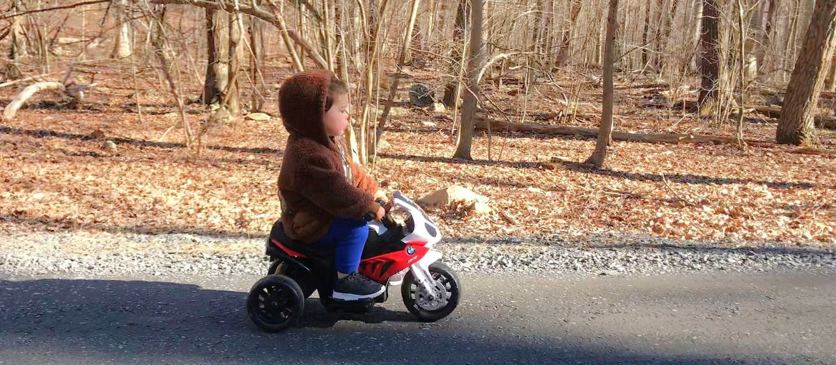 Six volt powered bmw trike for toddler on gravel road